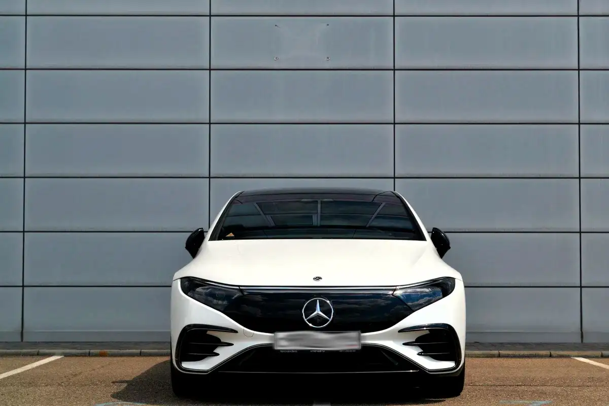 Аренда Mercedes EQS